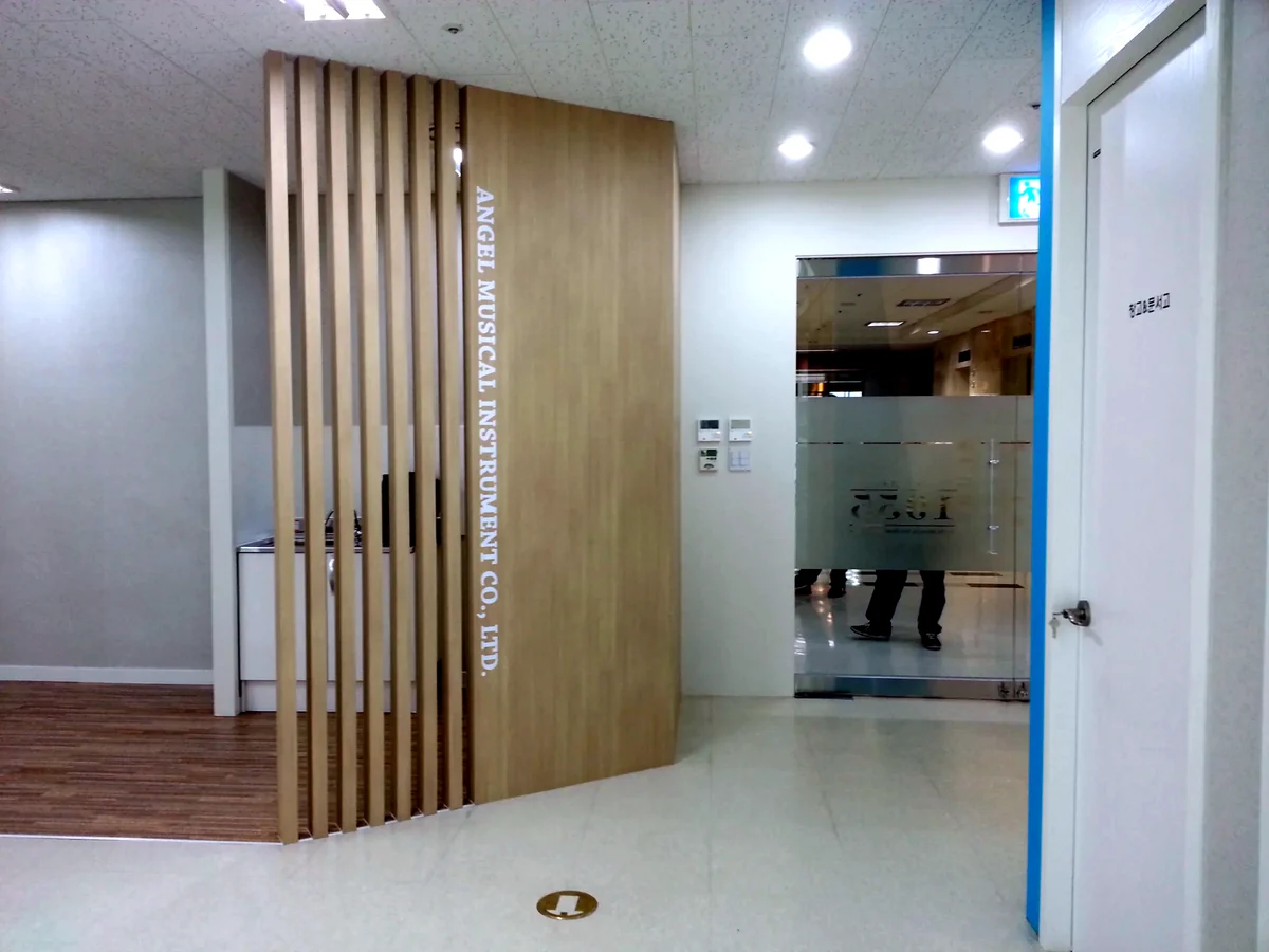 군포 사무실인테리어 우드 슬랫 파티션